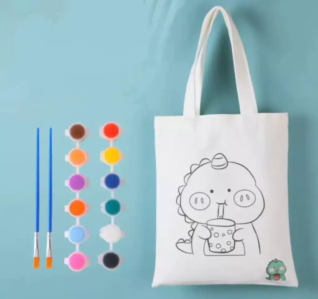 Canvas Totebag painting-Party entertaiment in singapore by Partyfans.