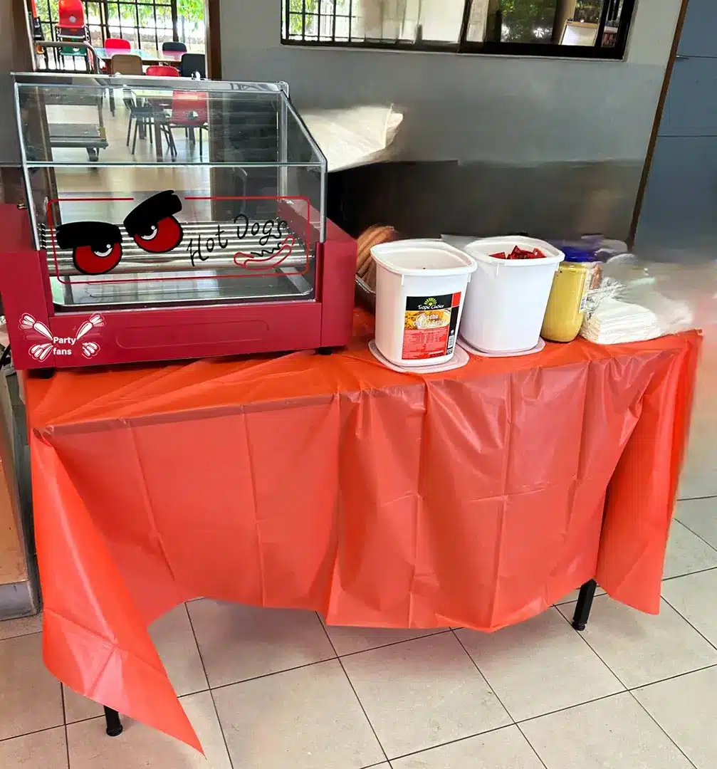 Hotdog Machine Rental in Singapore by Partyfans.